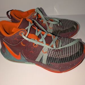 Nike Lebron 7 - Fit Size 7 Women's, 6 Kids